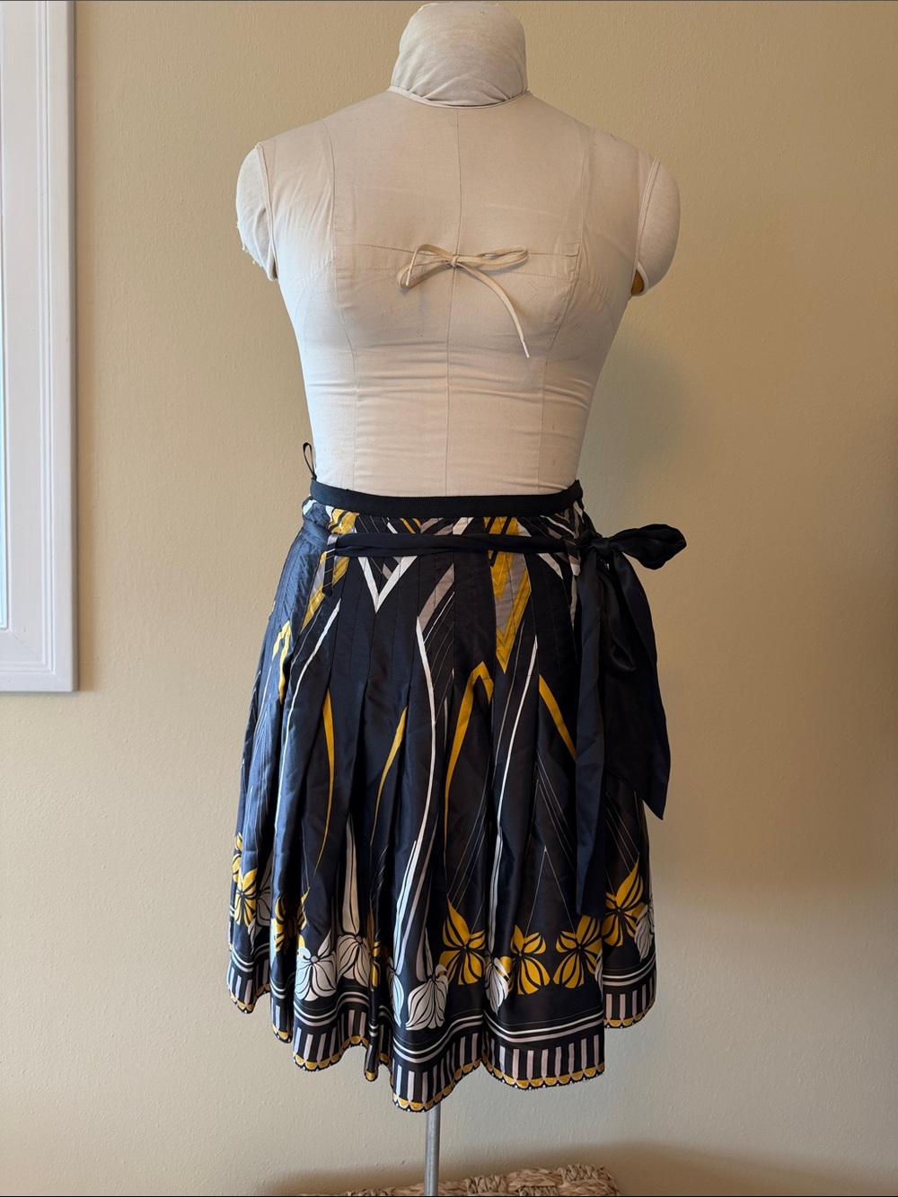 Ted BakerBlack Floral-Print Skater Skirt with Yellow Accents